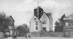 Canonbury Tower, Canonbury Square, Islington, ca. 1907 door English Photographer